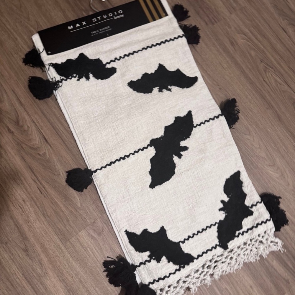 Max studio Halloween  Bats table runner new